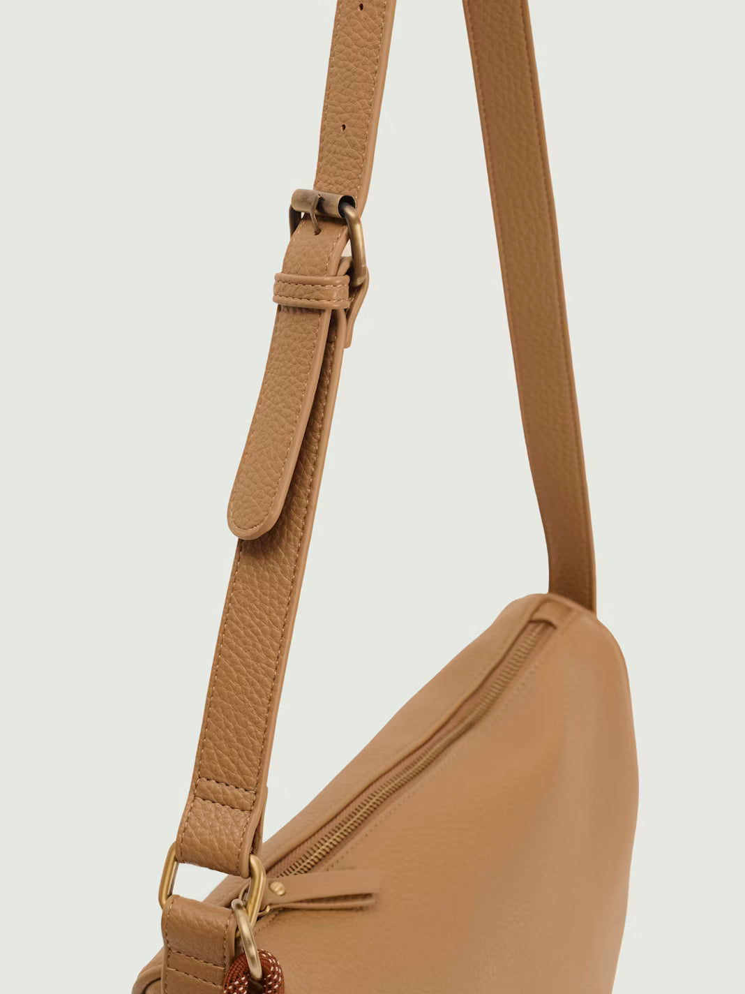 Vista del bolso bandolera Nice Things para mujer