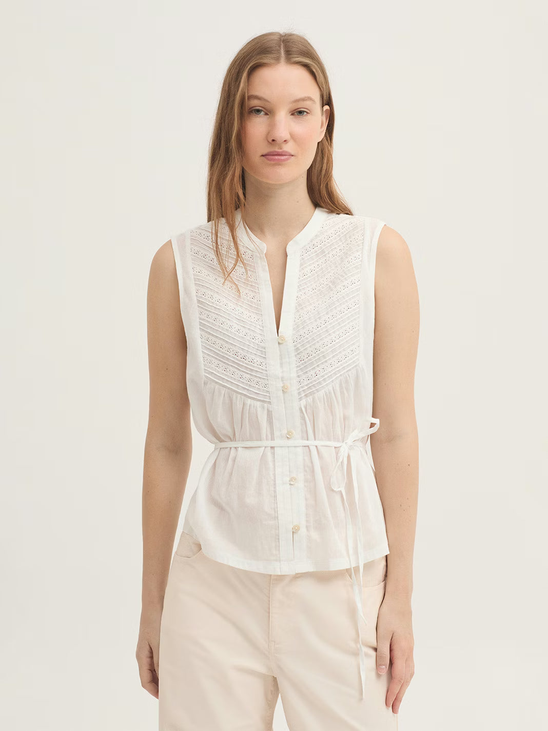 Camisa bimateria con puntilla en Blanco de Nice Things