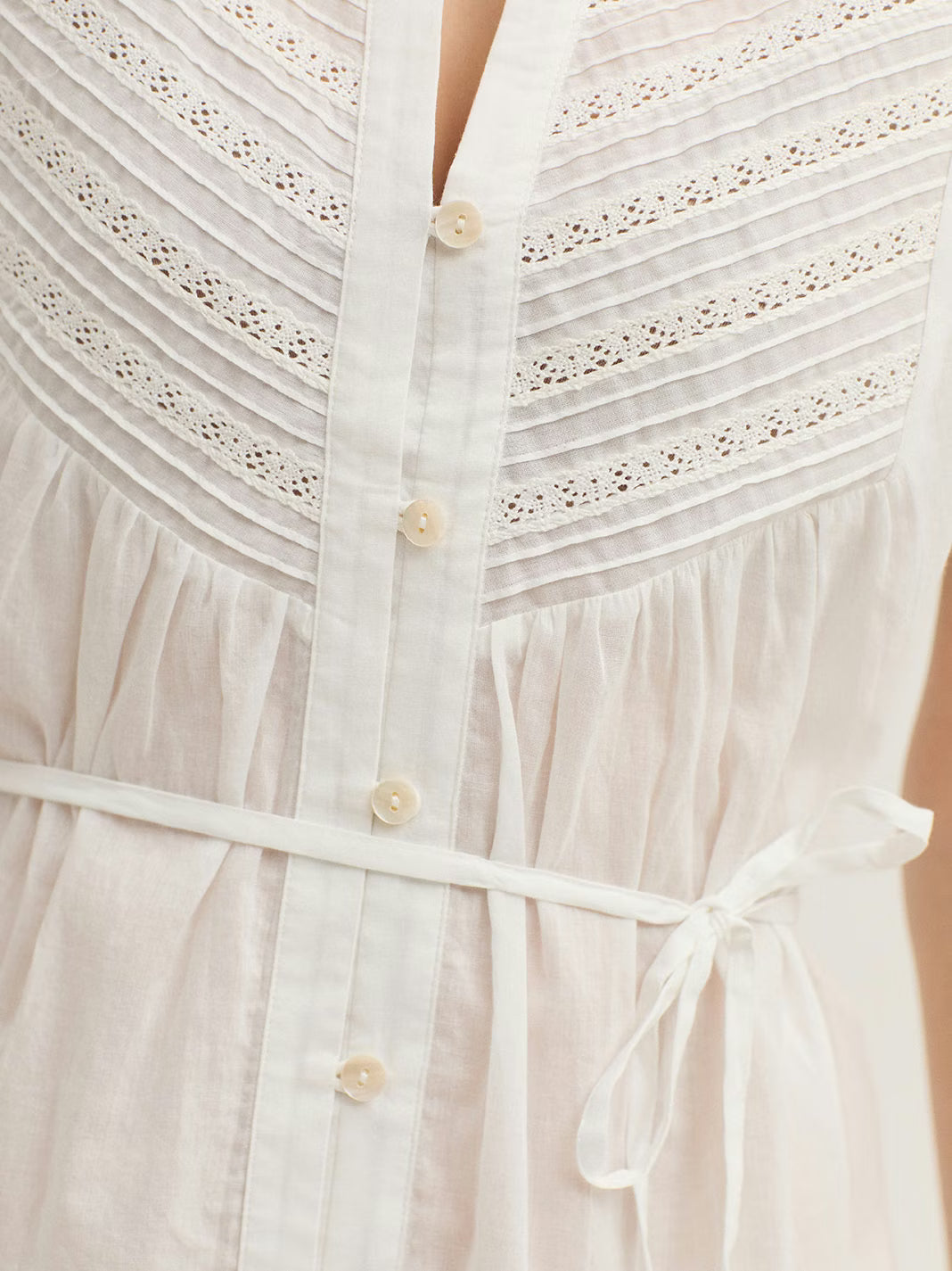 Camisa bimateria con puntilla en Marino de Nice Things
