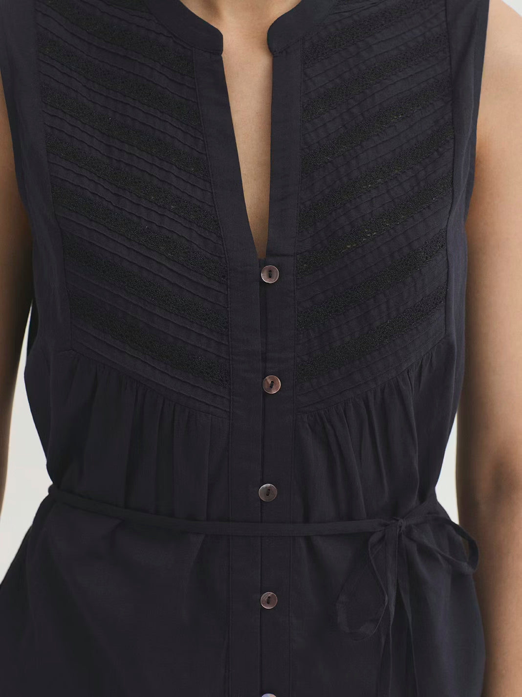 Camisa bimateria con puntilla