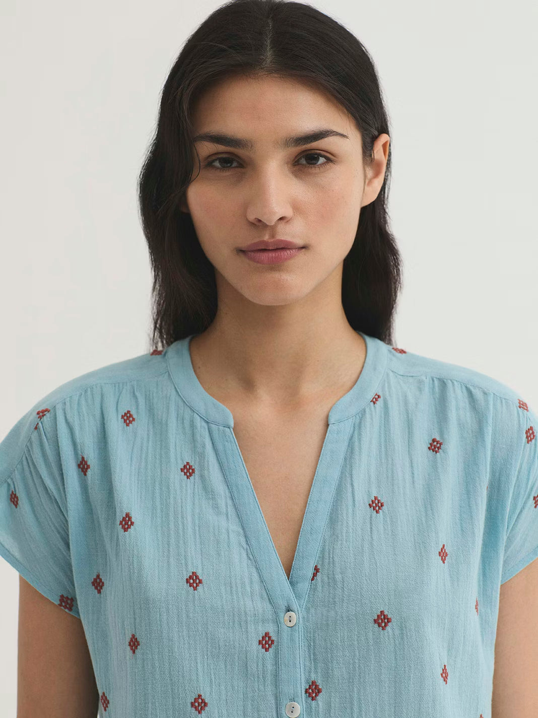 Camisa turquesa claro Nice Things para mujer con bordado