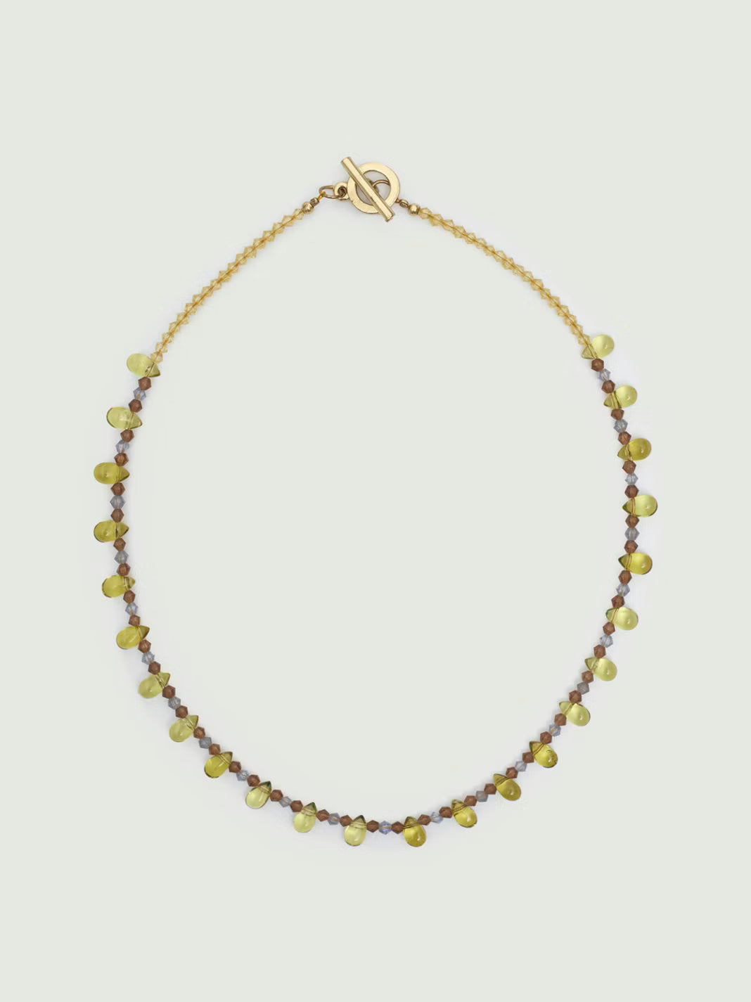 Vista de collar Nice Things con pequeñas gotas verdes
