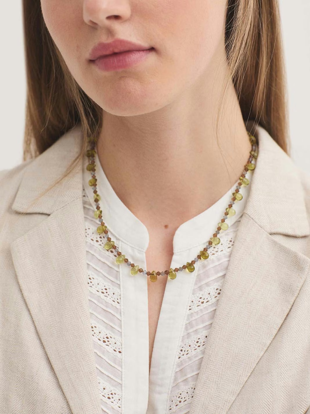 Collar de pequeñas gotas Nice Things en verde caqui