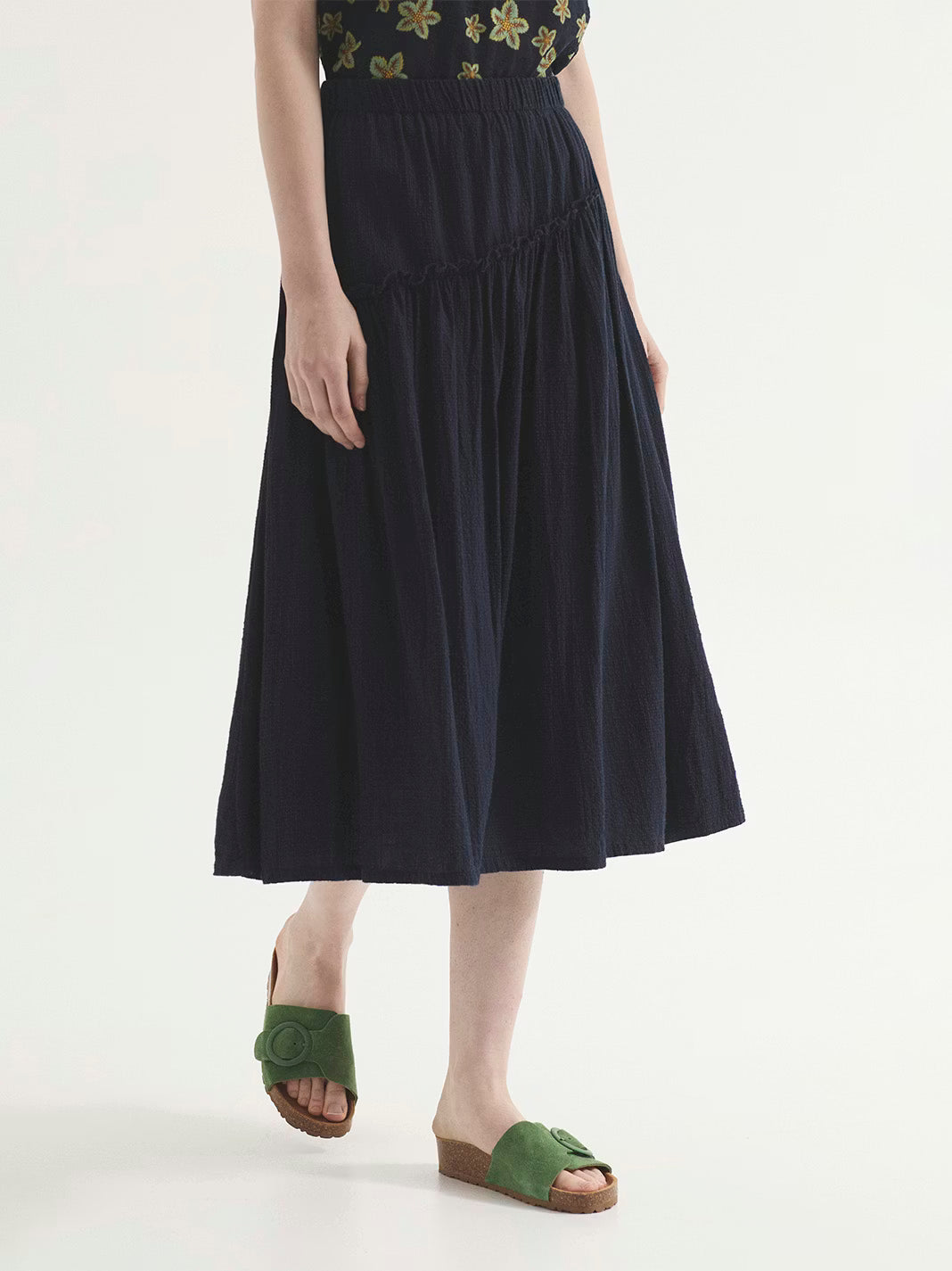 Falda midi Nice Things para mujer en tejido texturizado marino