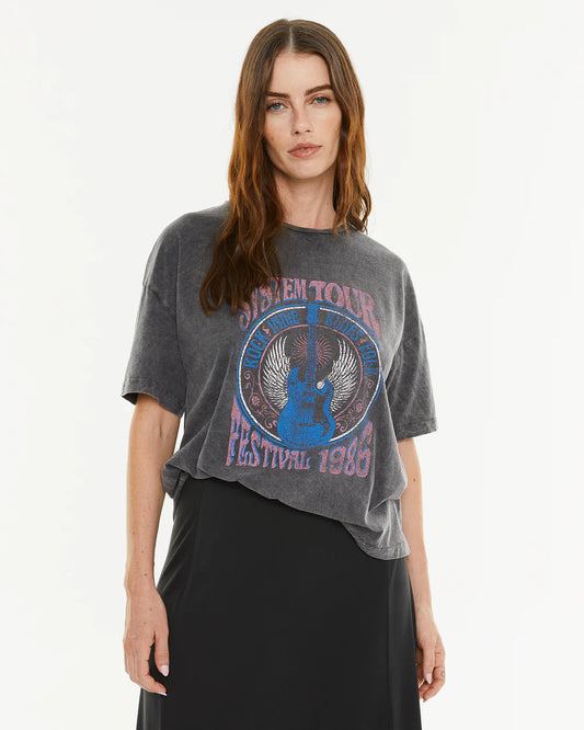 Camiseta oversize con estampado guitarra