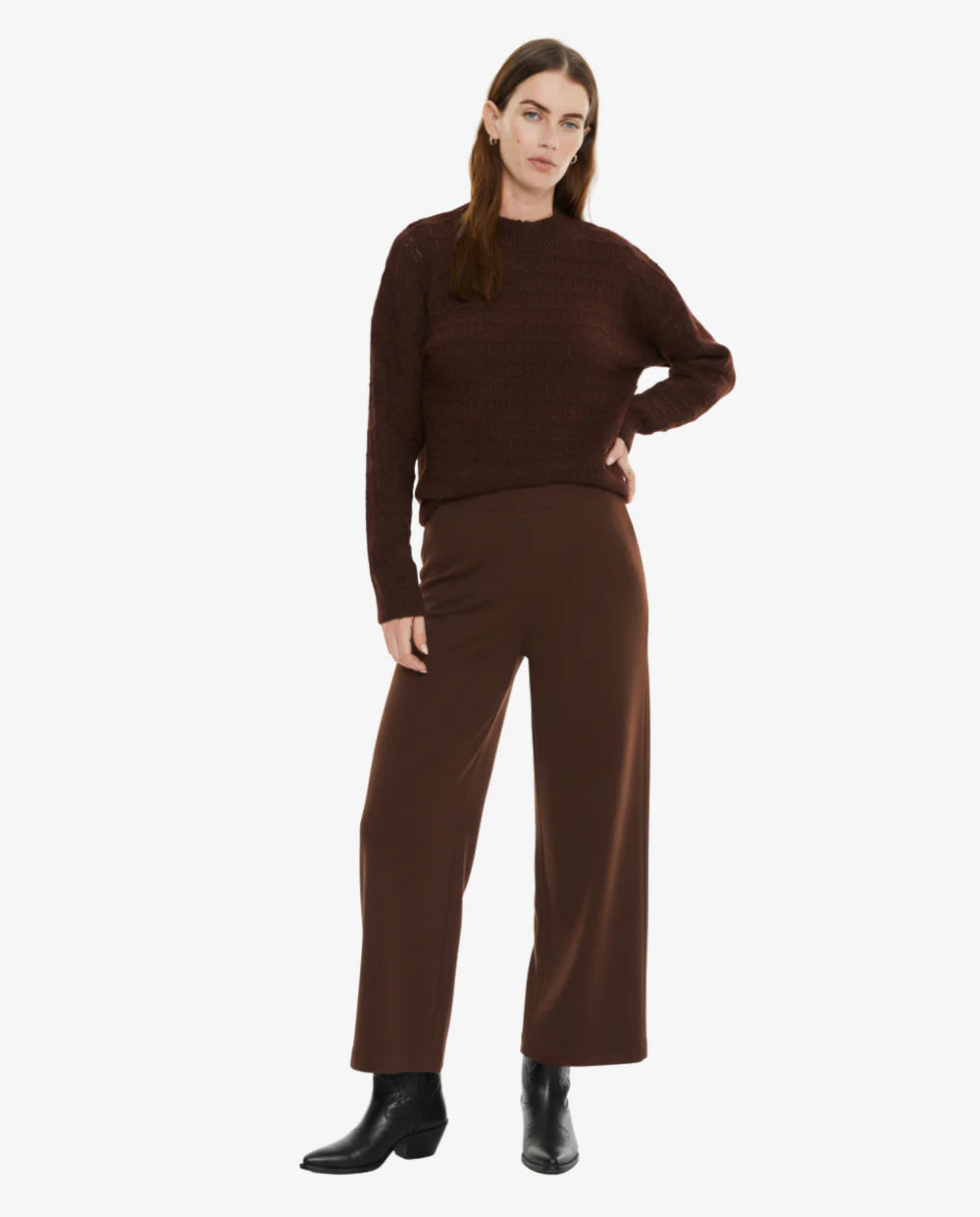 Jersey de punto con estructura y escote redondo — vista frontal en modelo look