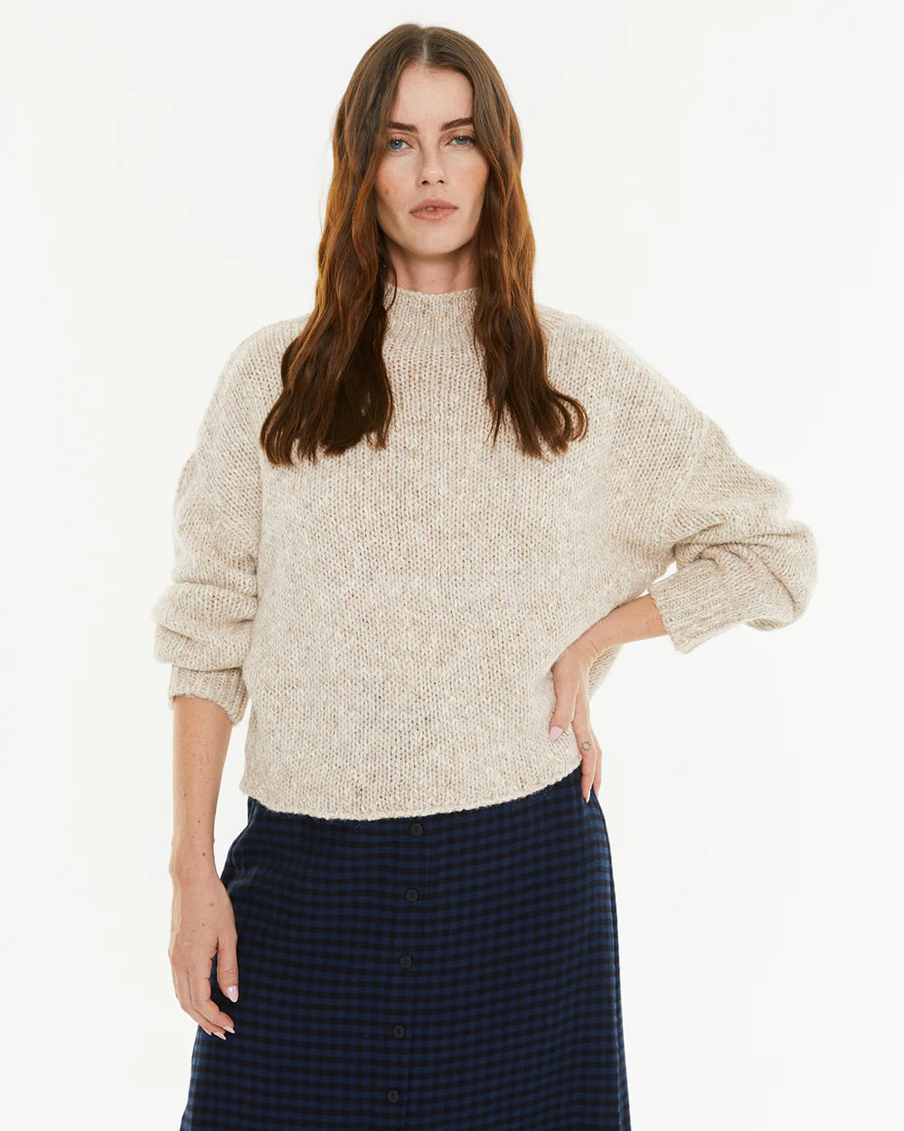 Detalle del cuello Perkins del jersey System Action