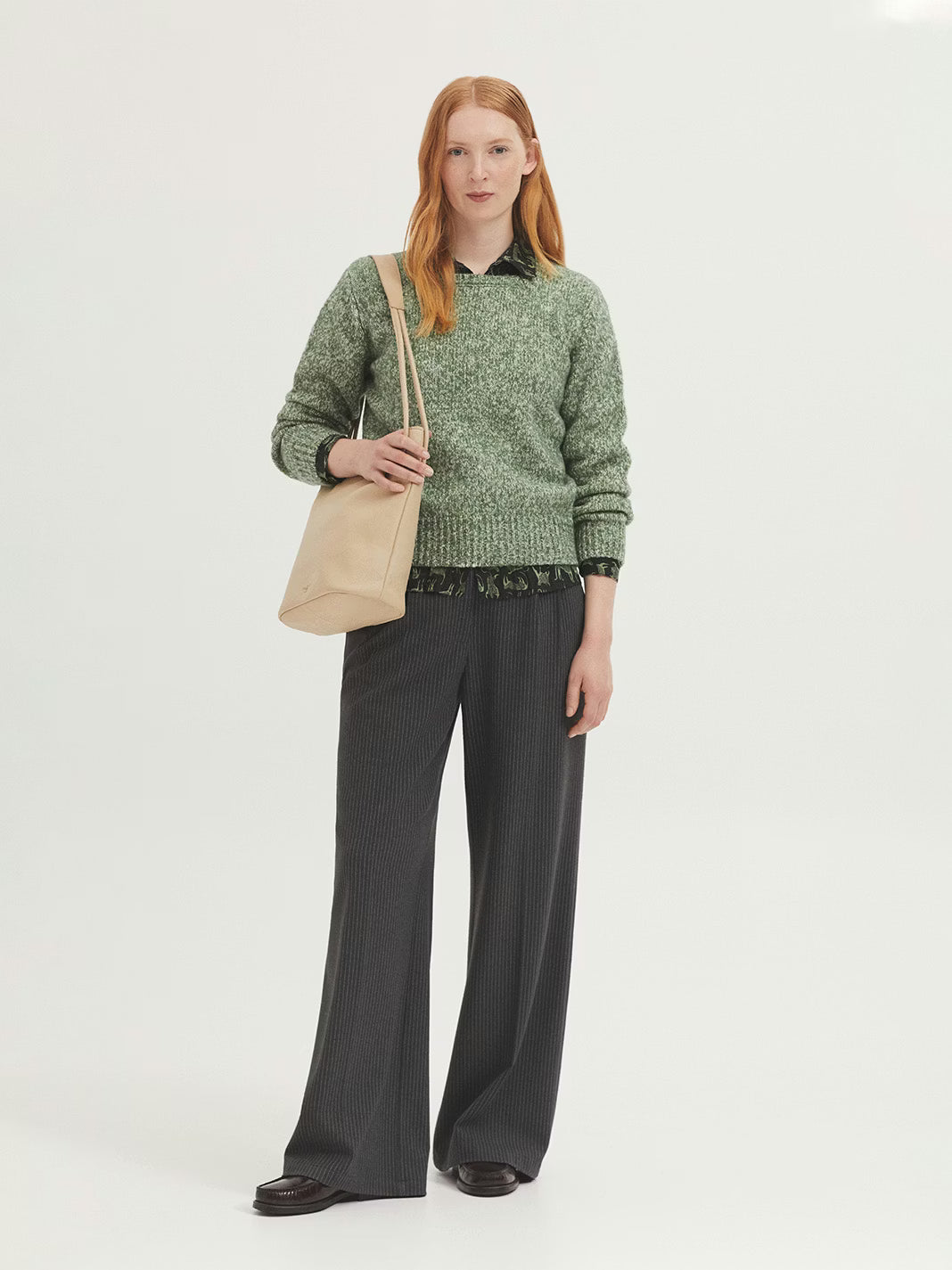 Look completo con jersey jaspeado de hilo torzal en verde