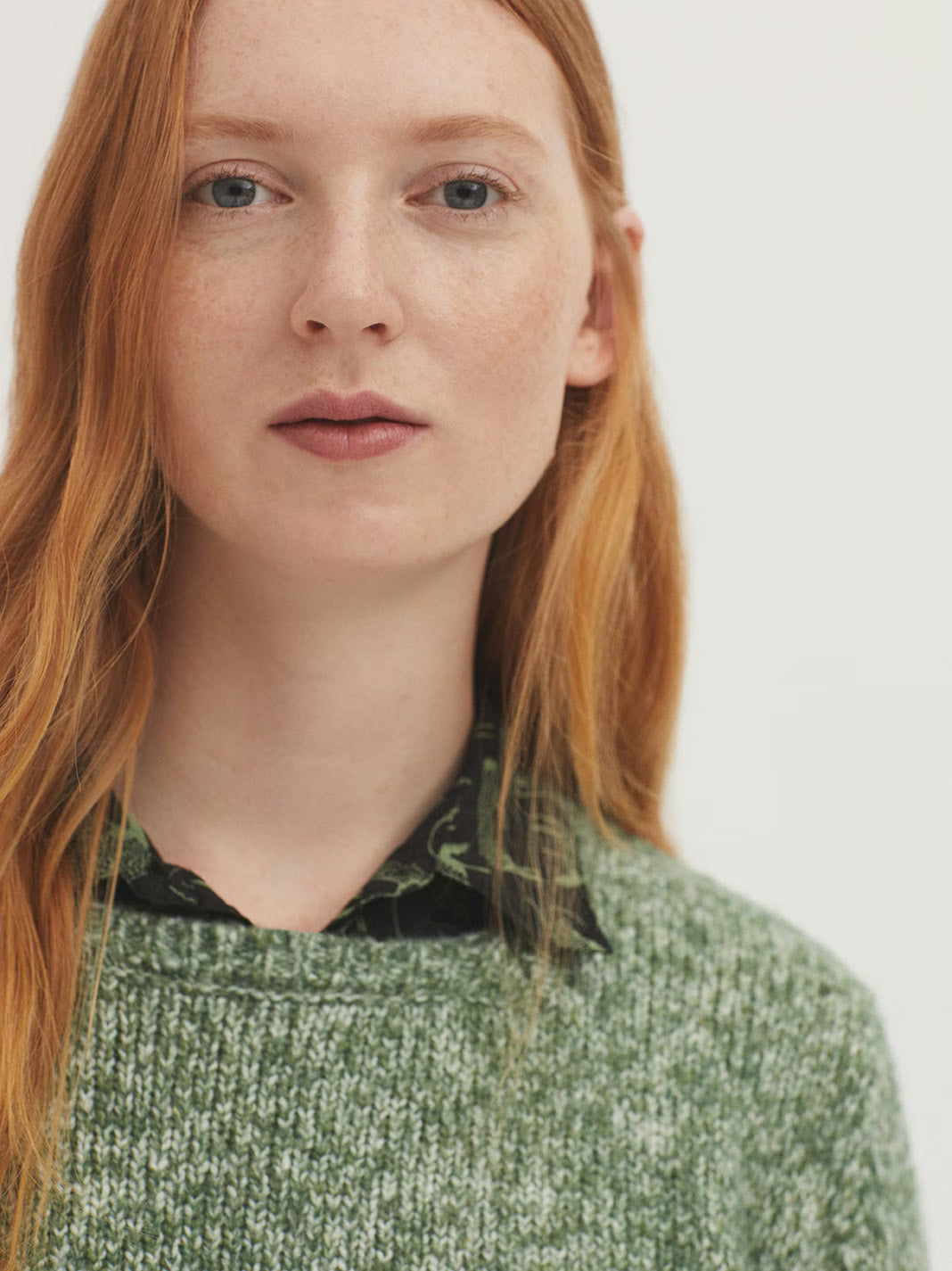 Jersey de hilo torzal con acabados de canalé — plano medio