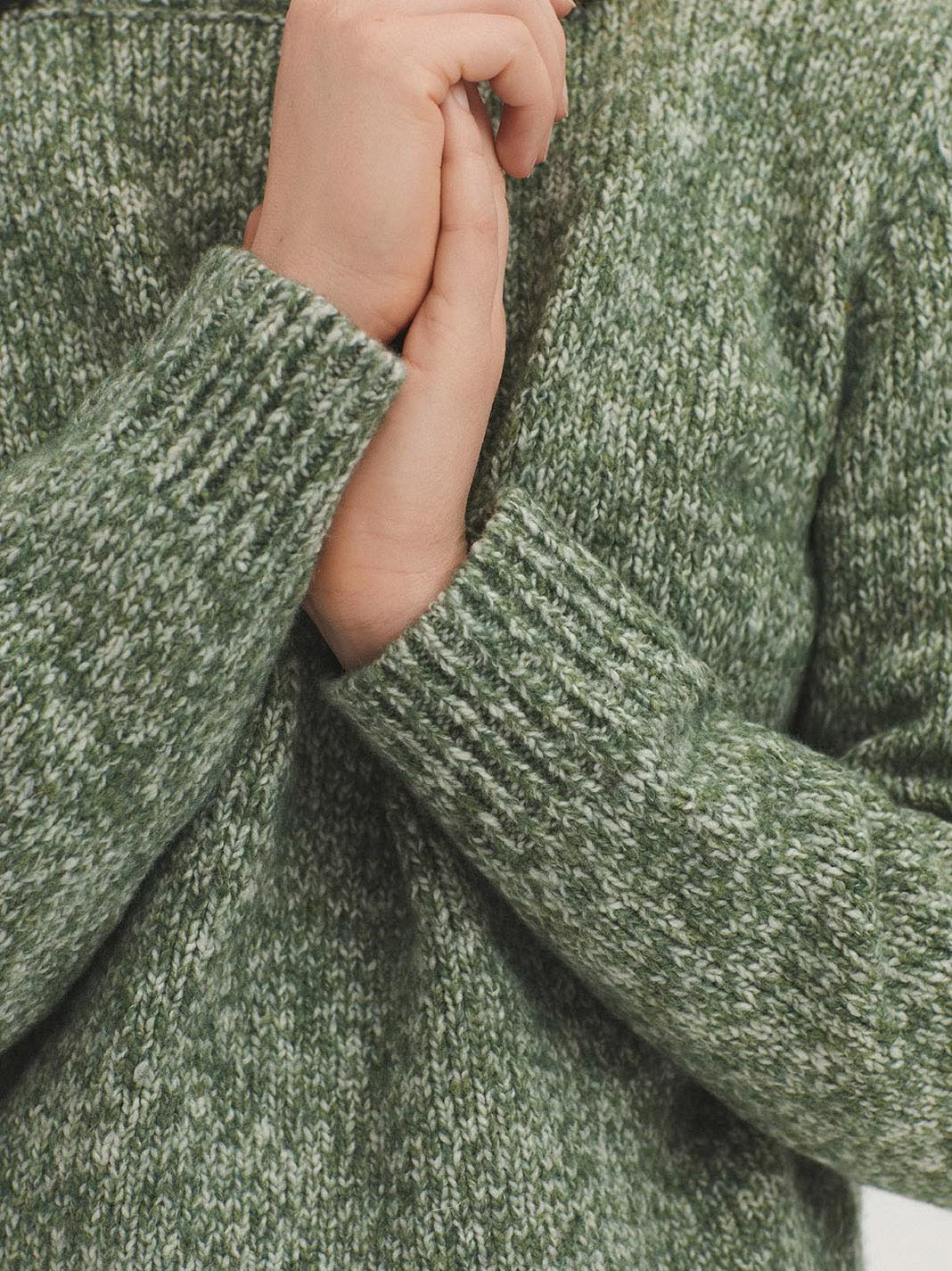 ersey de hilo torzal con acabados de canalé — plano medio.