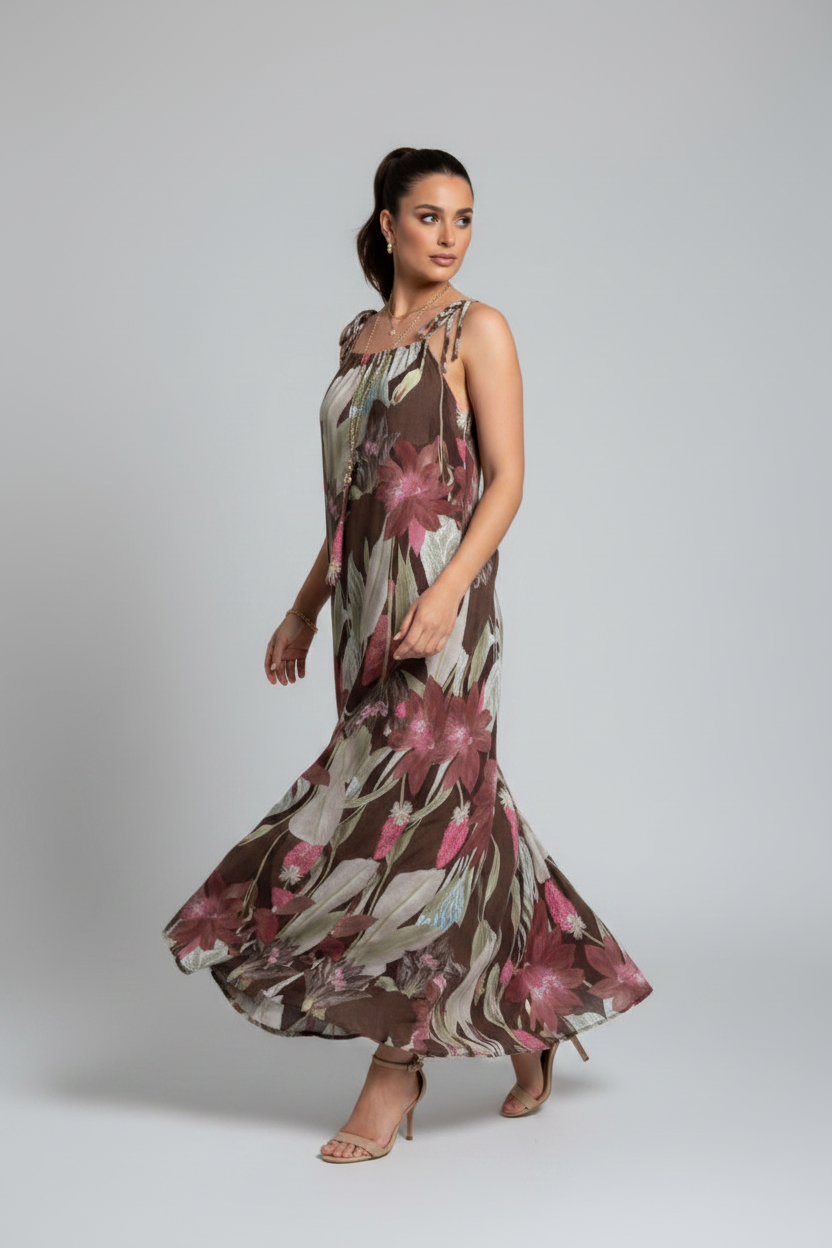 Vista de vestido largo Mark Up satinado con flores