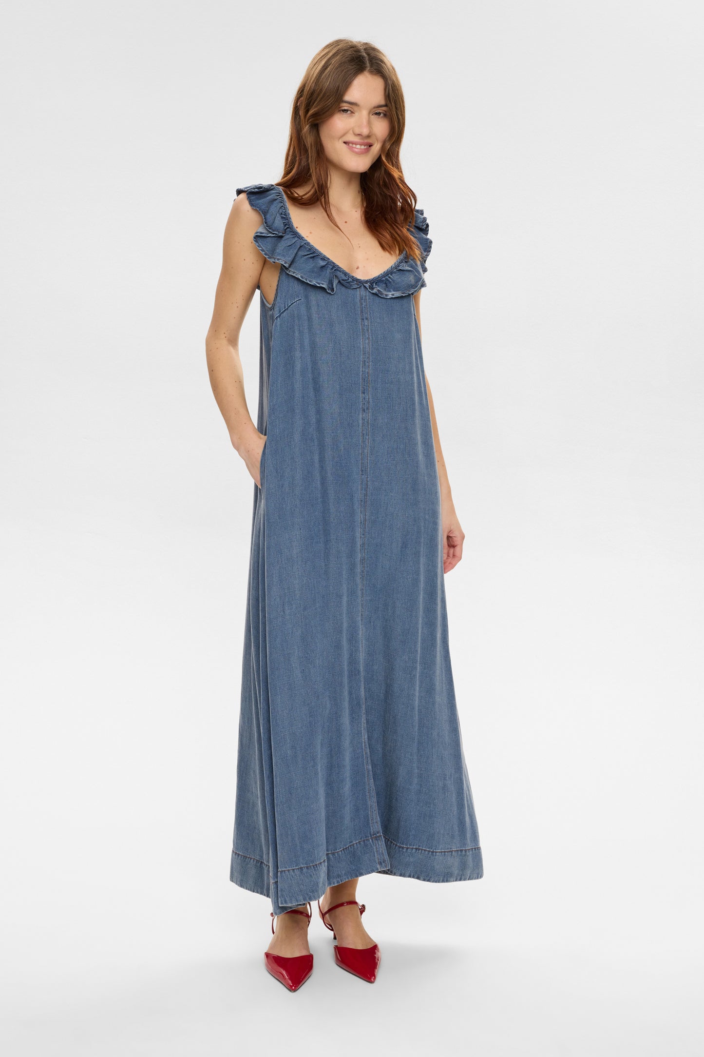 Detalle de tejido en vestido Nümph efecto denim
