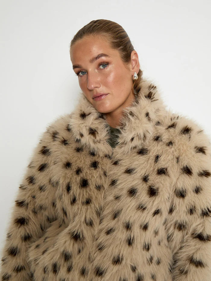 Chaqueta de pelo sintético moteado — vista frontal