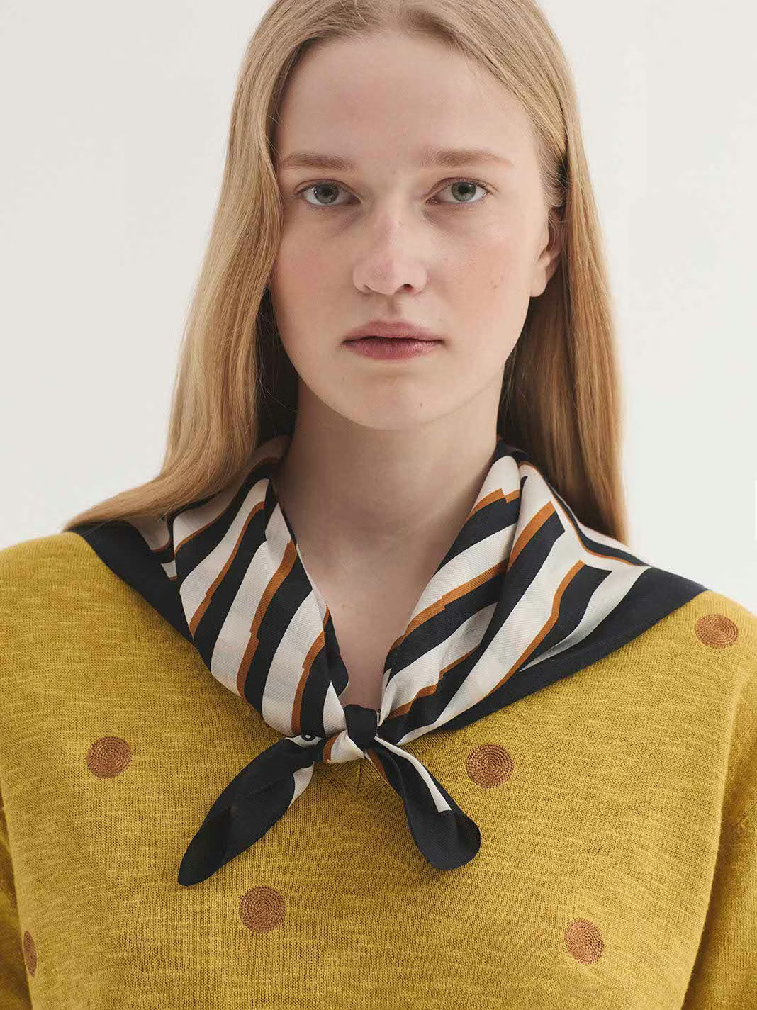 Pañuelo Broken Stripes Nice Things en color crudo