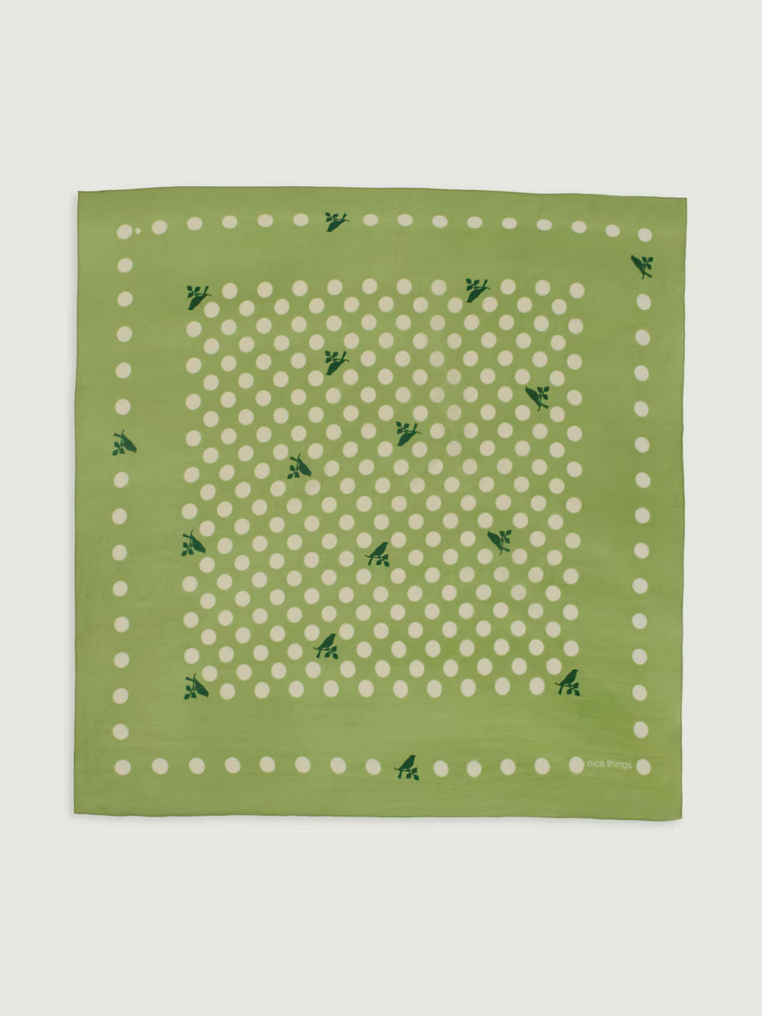Detalle de tejido en pañuelo Nice Things Dots Logo