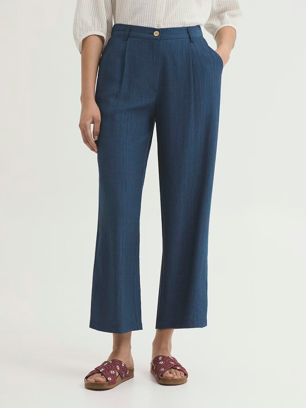 Pantalón de bambula Nice Things en viscosa azul intenso