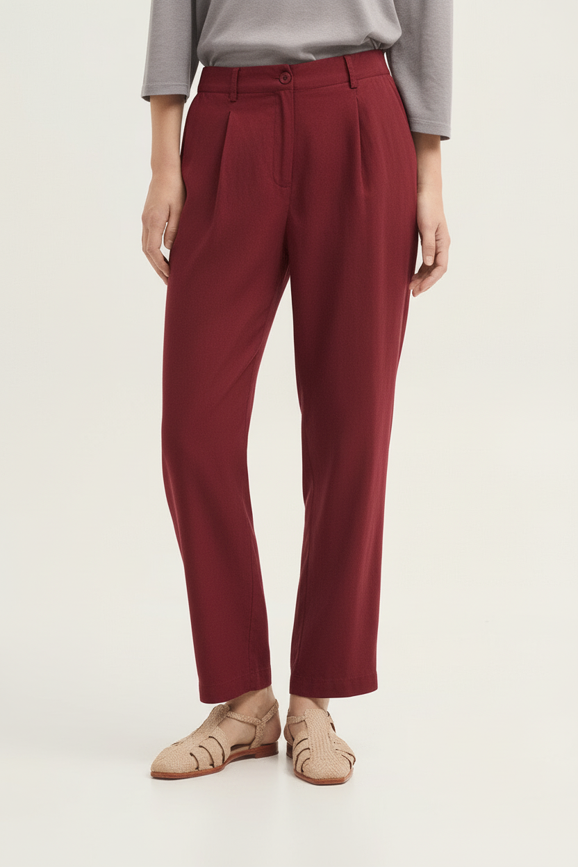 Pantalón recto de Tencel Nice Things en rojo intenso
