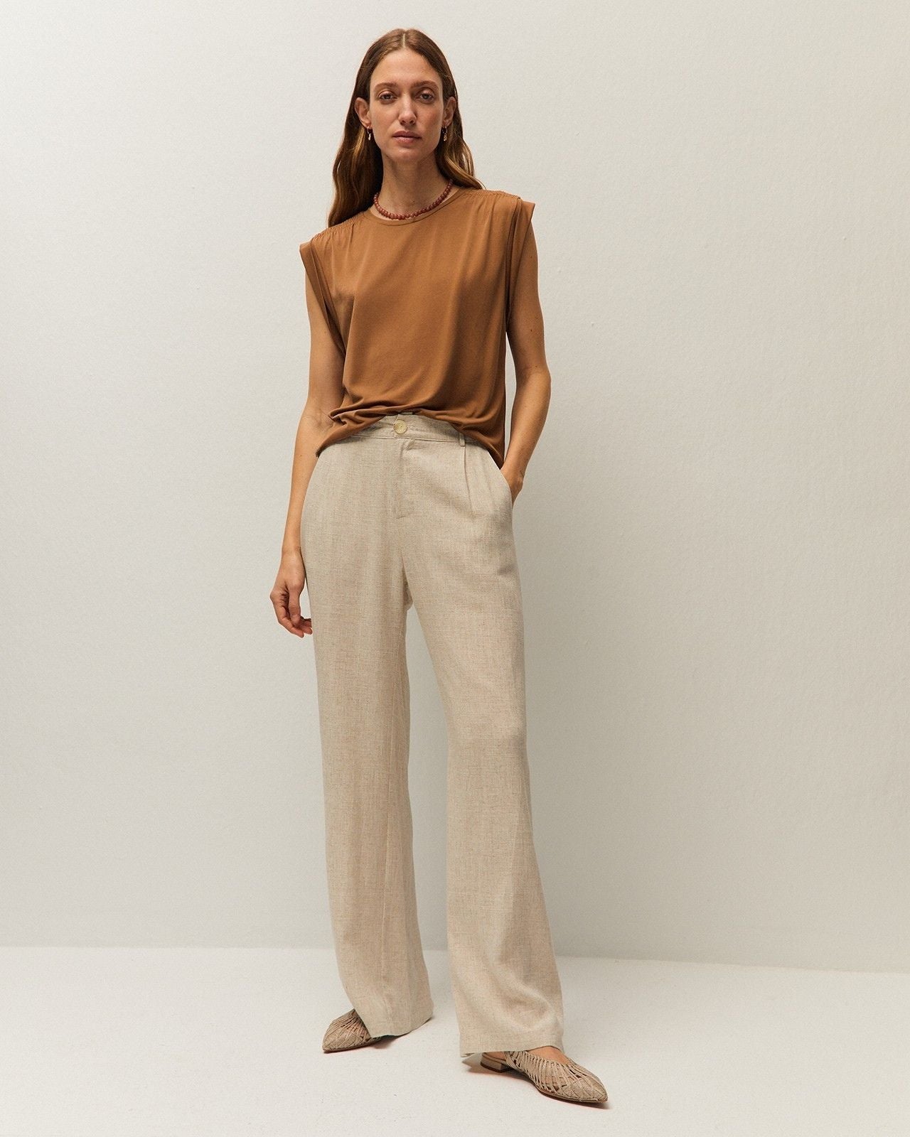 Camiseta camel System Action para mujer con manga corta