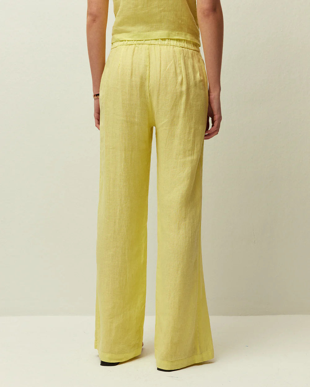 Pantalón ancho System Action con caída natural de lino