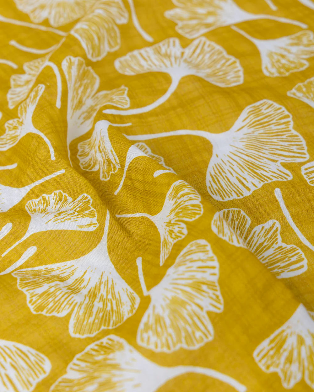Pañuelo pequeño estampado en amarillo mostaza