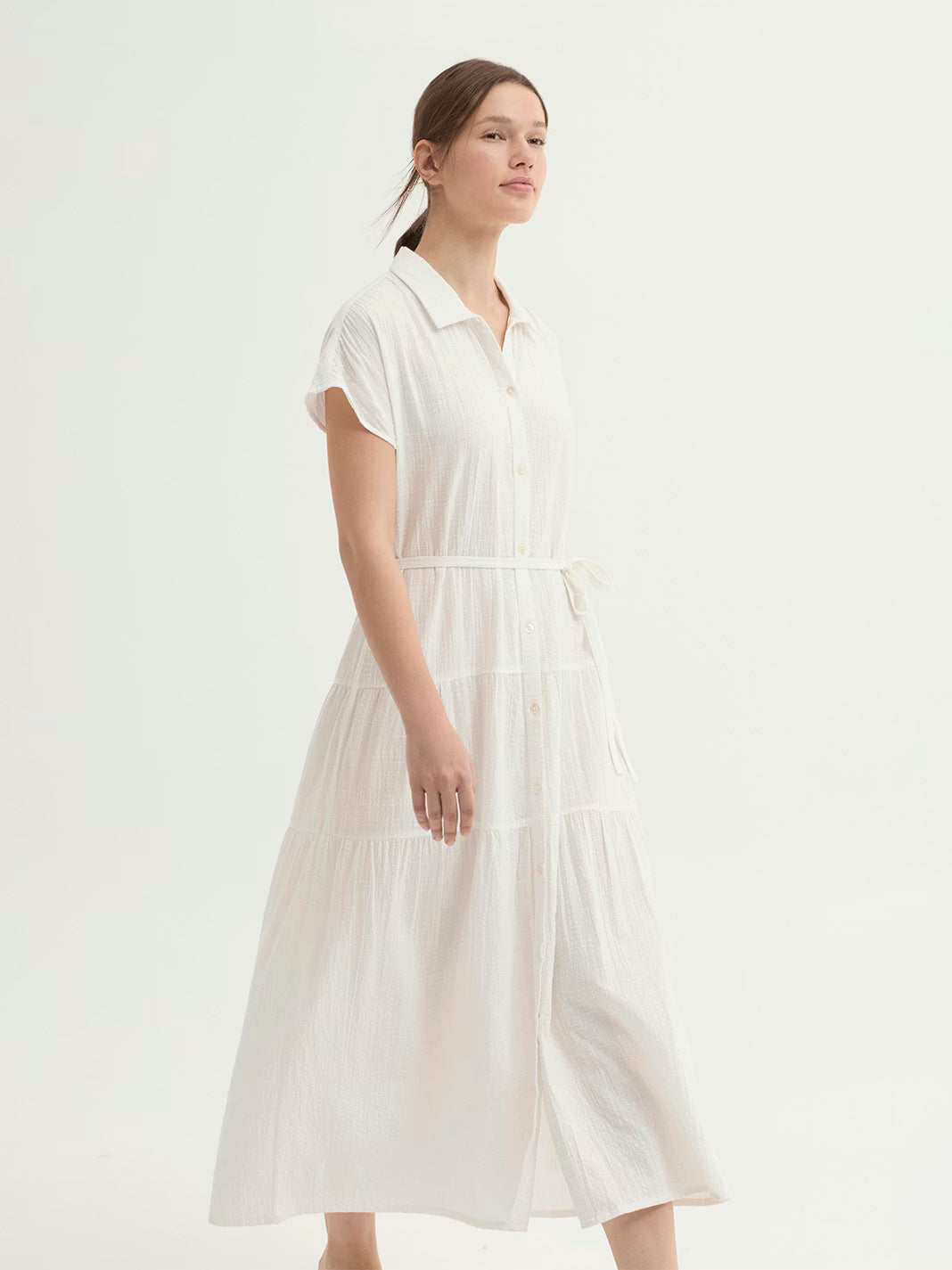Vestido blanco Nice Things con volantes y tejido texturizado
