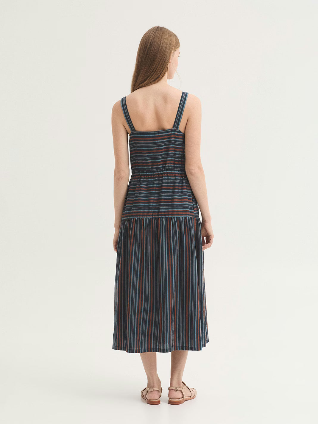 Detalle de tejido jacquard en vestido de rayas Nice Things