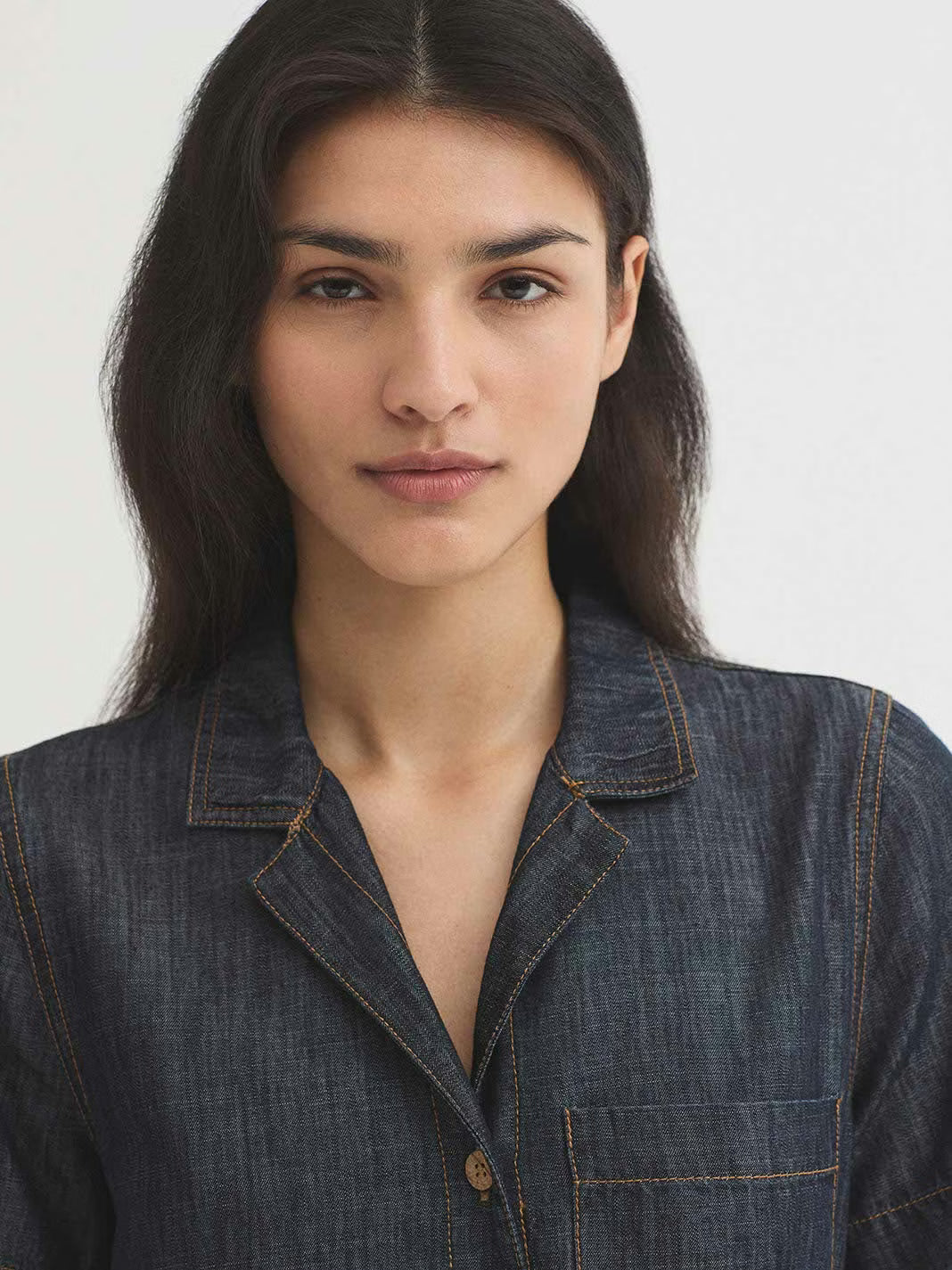 Vista lateral de vestido denim Tencel Nice Things