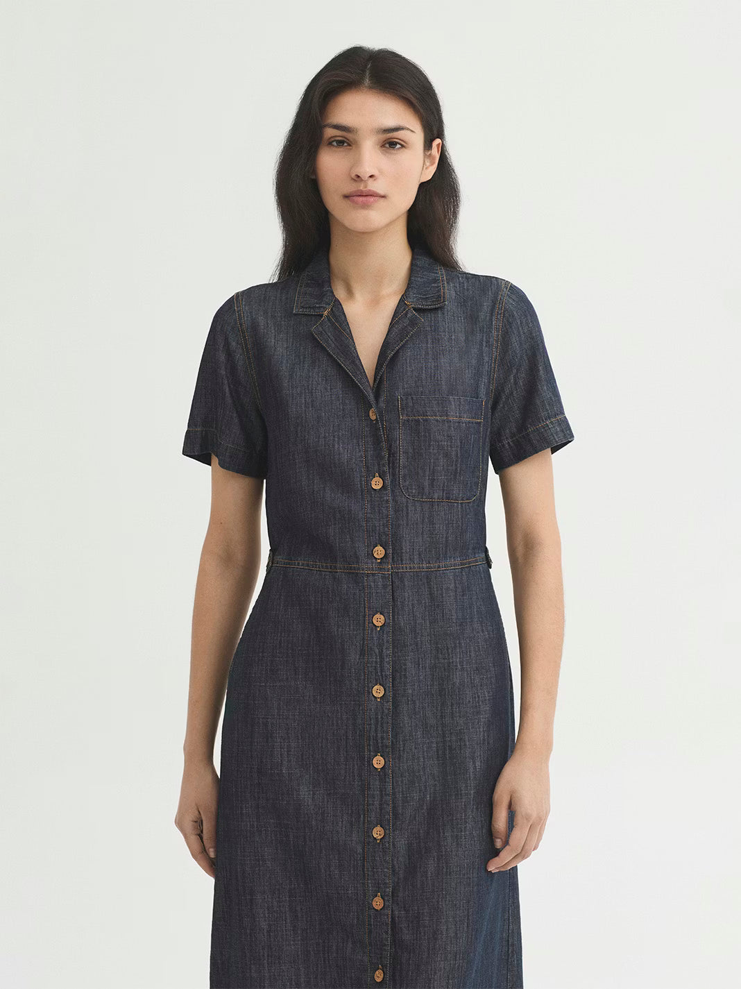 Vista de vestido Nice Things denim Tencel en tejano oscuro