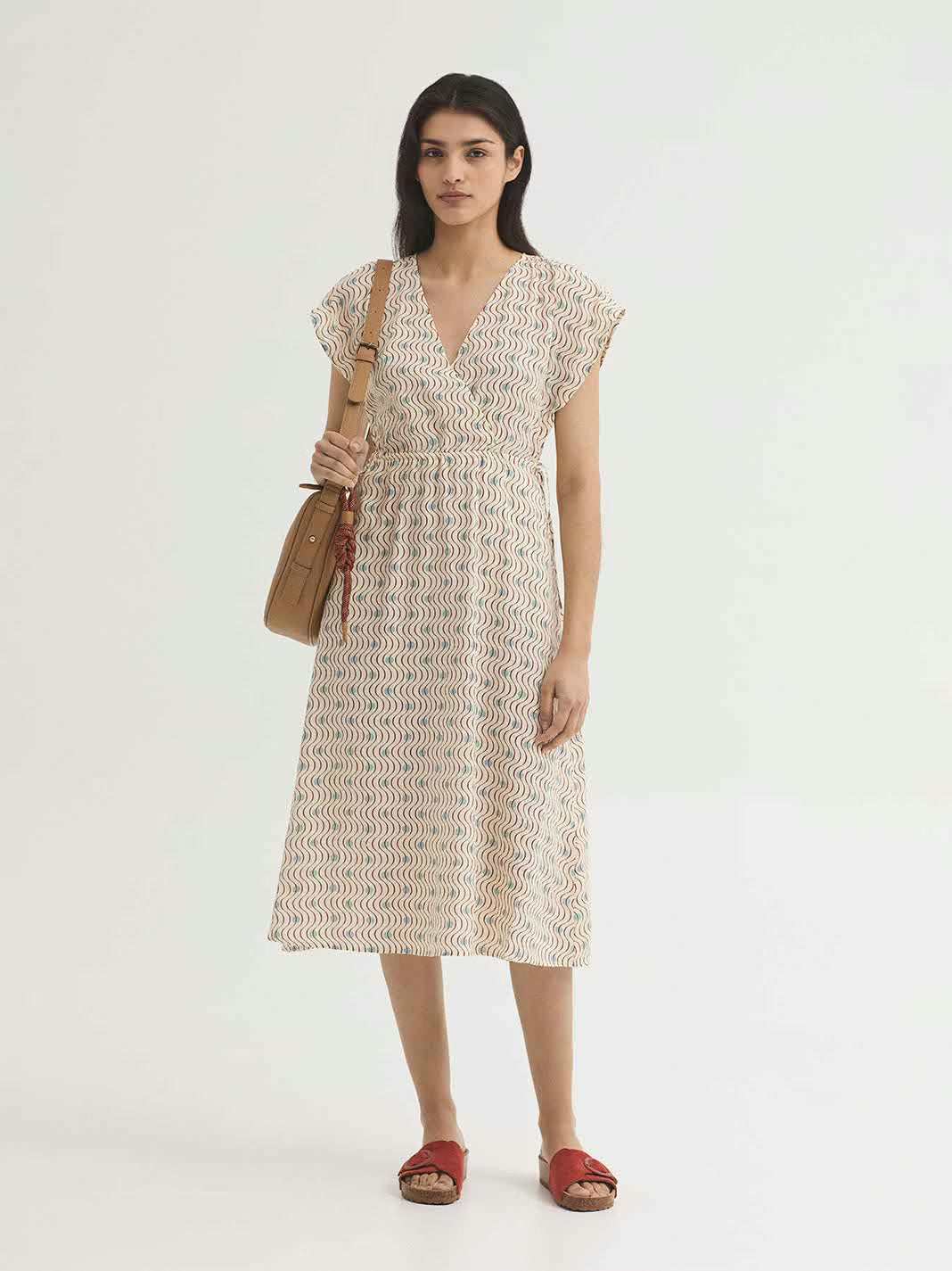 Detalle de tejido en vestido midi Nice Things Hellenic Waves