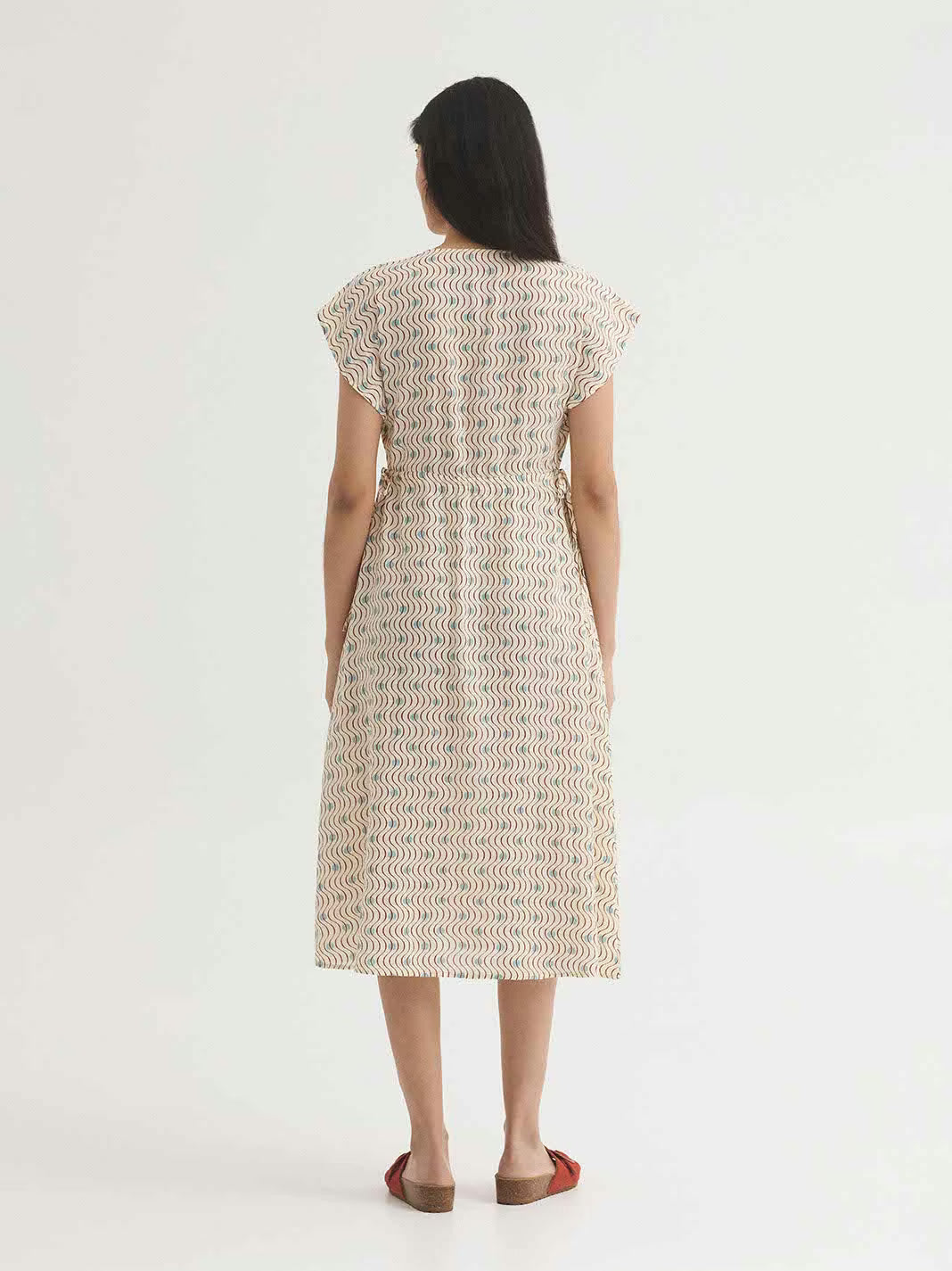 Detalle de estampado Hellenic Waves en vestido Nice Things