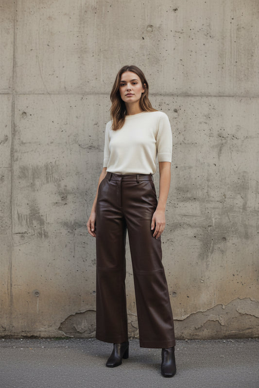 Pantalón efecto piel con cremallera