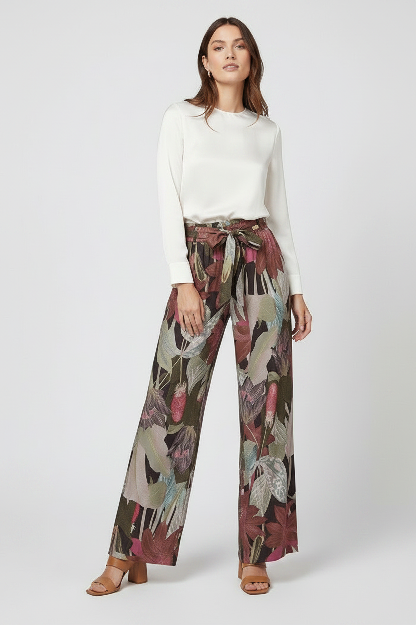 Vista de pantalón palazzo Mark Up satinado con flores