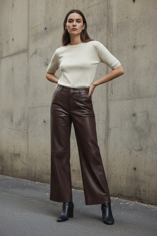 Pantalón efecto piel con cremallera