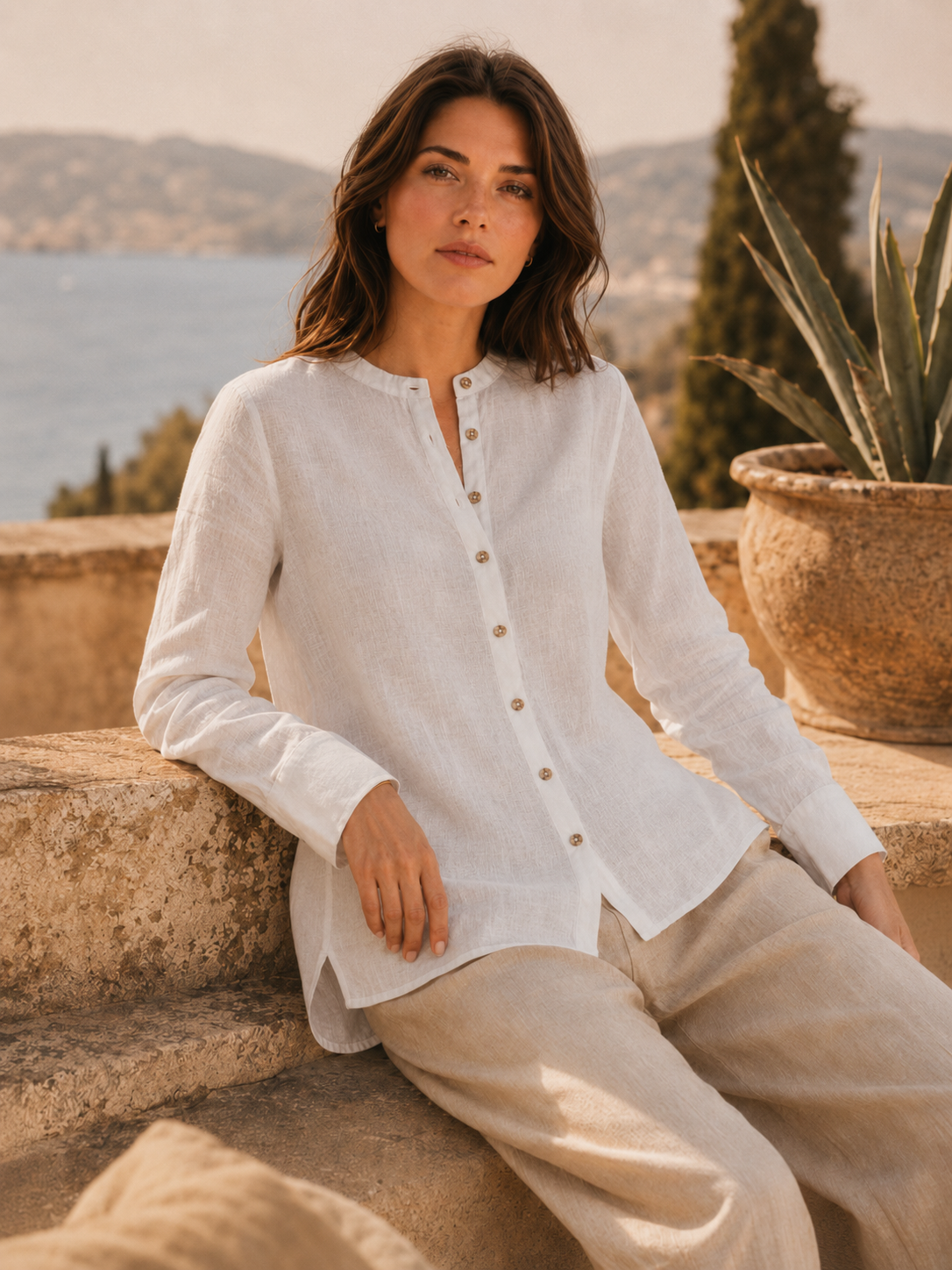 Camisa Mark Up de lino con cuello mao en tono beige