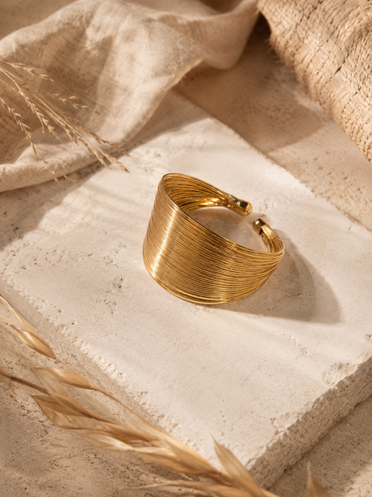 Pulsera metálica dorada