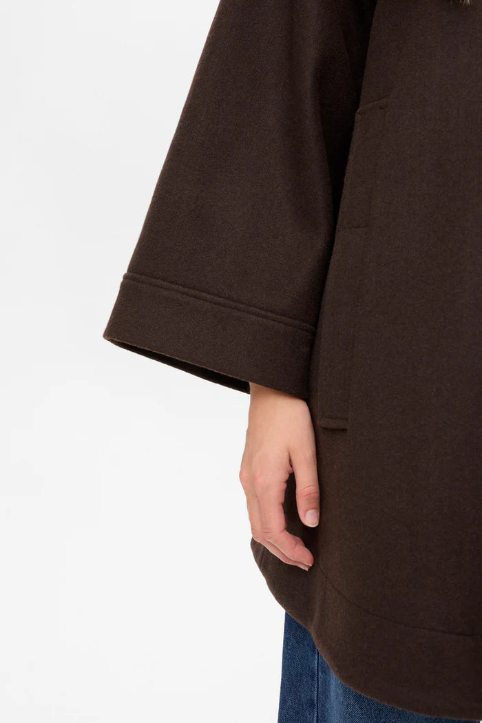 Abrigo corto Nukimberly — vista trasera