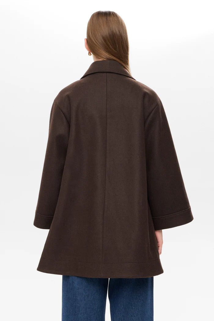 Abrigo corto Nukimberly — vista trasera