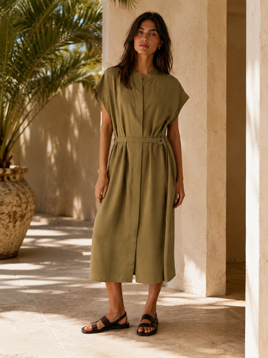 Vestit caqui de línia fluida